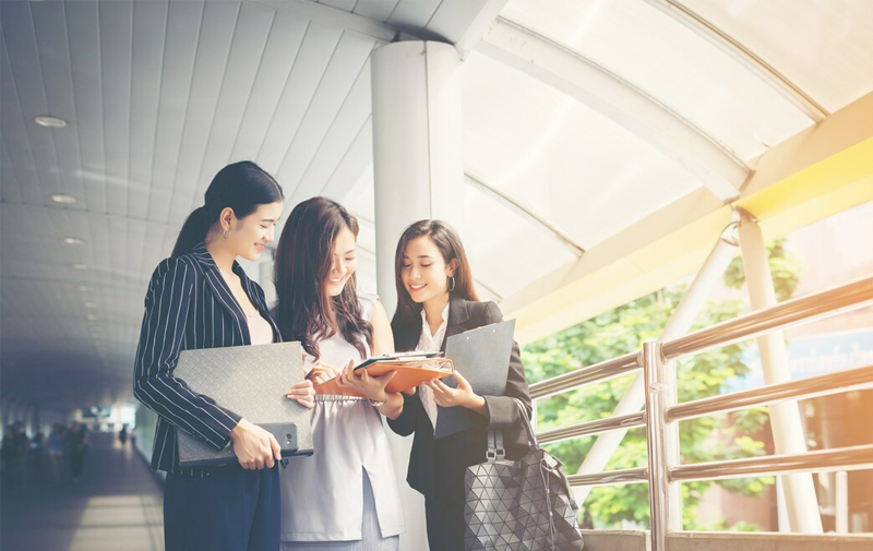 人才是企業(yè)核心競爭力的重要組成部分，集團(tuán)致力于為員工提供優(yōu)越的職業(yè)發(fā)展通道，搭建一個充滿活力、公平競爭的工作平臺。